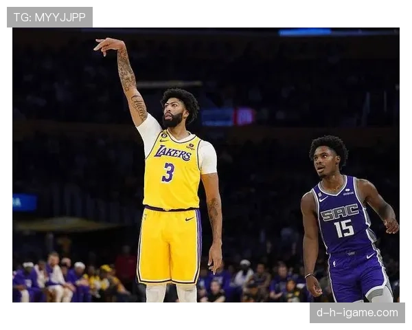 戴维斯联赛新星崭露头角，球队前景备受期待表现持续提升